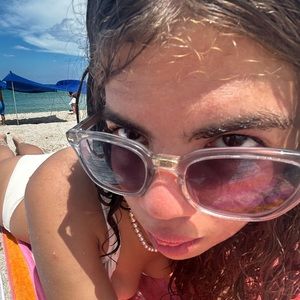 Meet your Posher, Adri